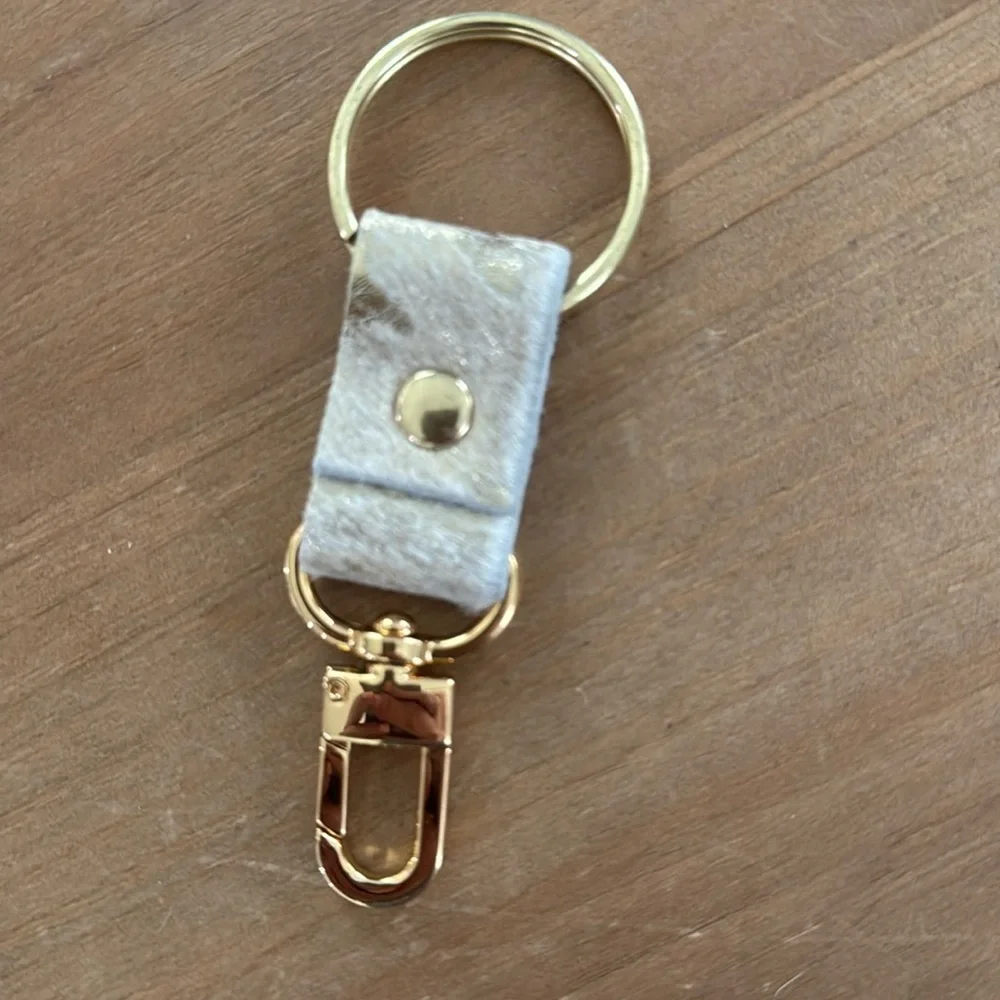 BEAUDIN Cowhide Leather Keychain Gold Cream Key Ring Gold Hardware